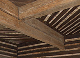 Restaurování původních dřevěných trámových a povalových stropů