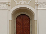 Restaurování původních vchodových dveří, vrat a oken